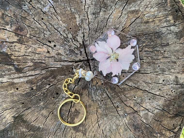 Exemple de production Sollemnia avec fleur rose